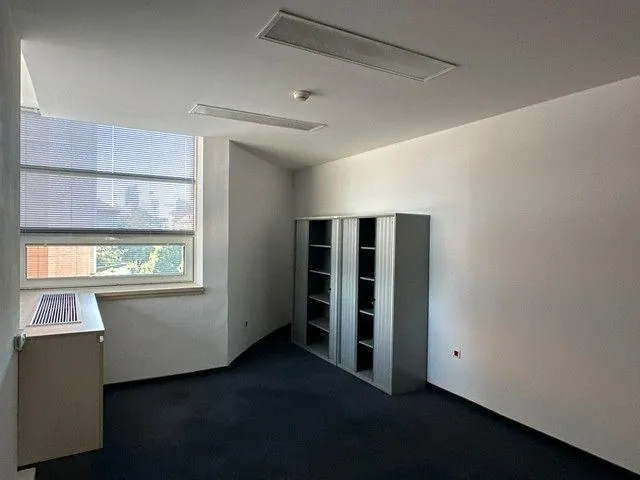 Uzavretý administratívny priestor na prenájom - 297 m2, Košická ul., fotografia 16
