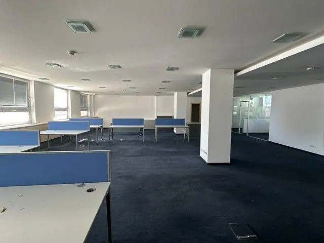 Uzavretý administratívny priestor na prenájom - 297 m2, Košická ul., fotografia 9