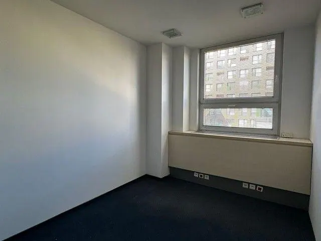 Uzavretý administratívny priestor na prenájom - 297 m2, Košická ul., fotografia 11