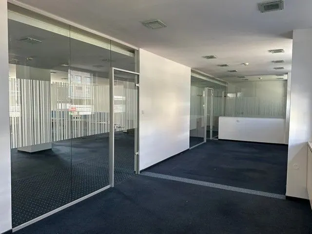 Uzavretý administratívny priestor na prenájom - 297 m2, Košická ul.