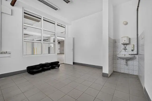 Obchodno-skladový priestor na prenájom - 246 m2, Vajnorská ul., fotografia 7