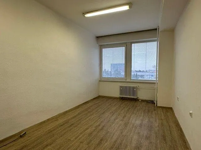Multifunkčné priestory s umývadlom na prenájom - od 12 m2, Bojnická ul., fotografia 11
