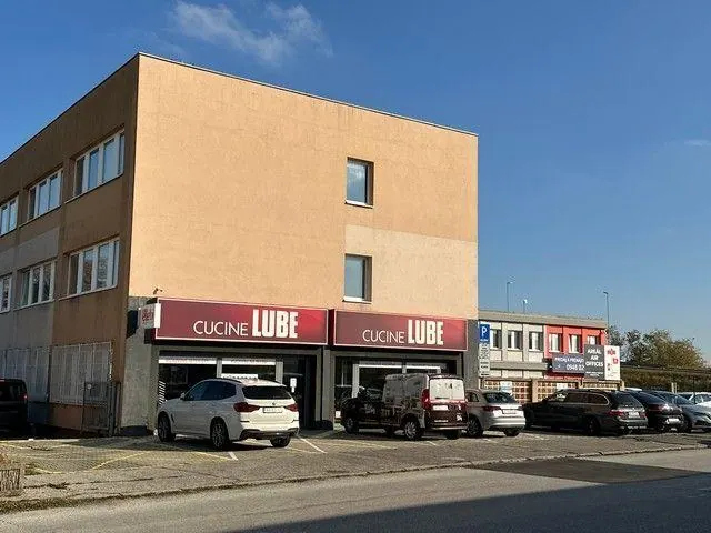Investičná príležitosť - obchodný priestor s nájomníkom na predaj - 276 m2, Pestovateľská ul., fotografia 4