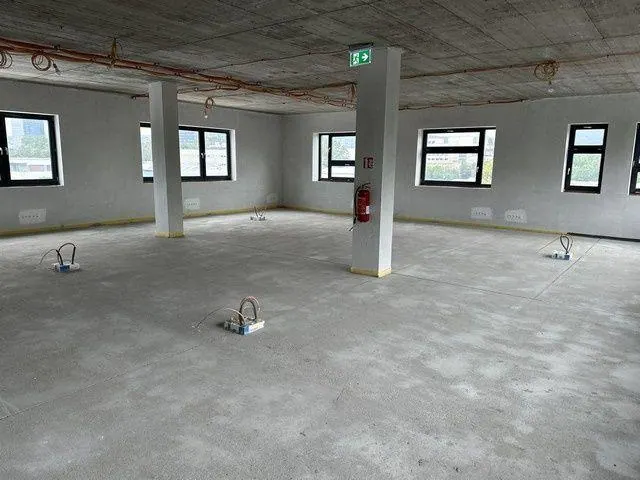 Kancelárske priestory s voliteľnou dispozíciou a skladom na prenájom - od 150 m2, Elektrárenská ul.