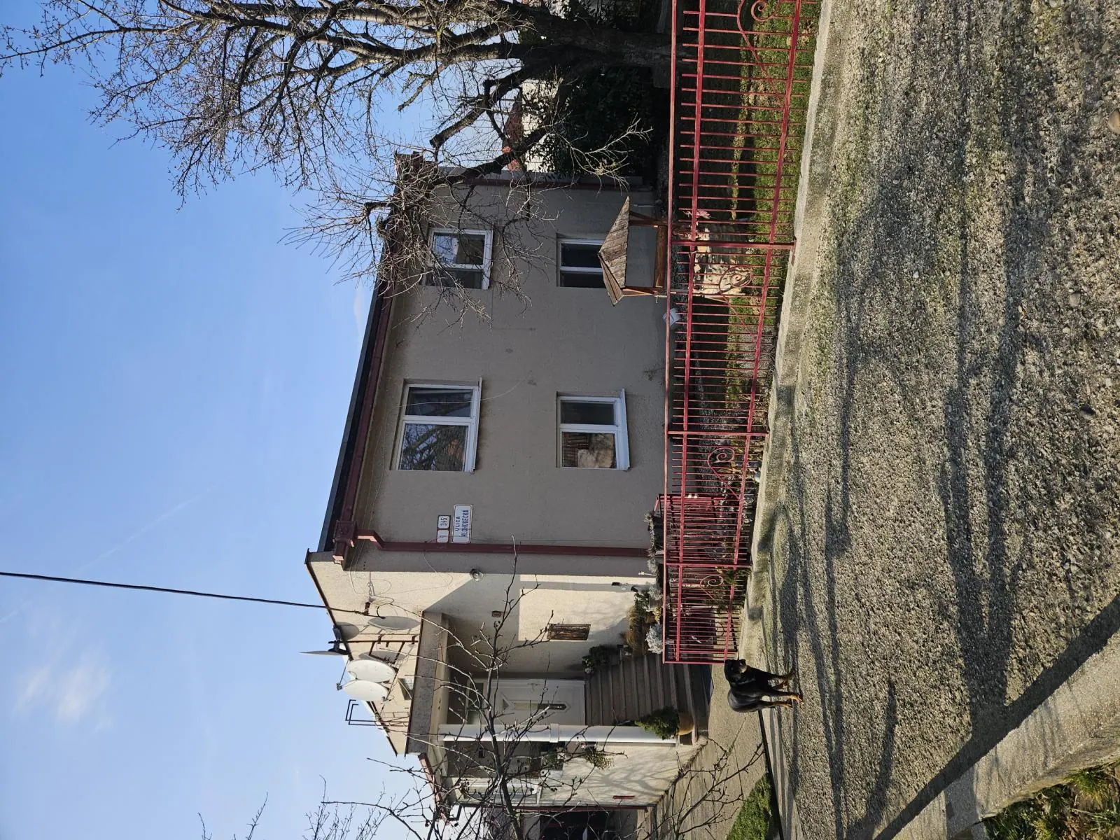 Priestranný rodinný dom s potenciálom dvojgeneračného bývania – Sokolovce pri Piešťanoch