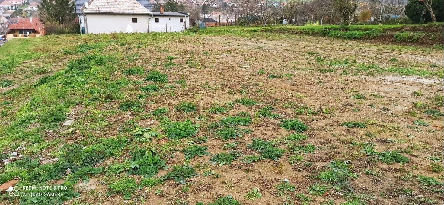Pozemok na predaj – ideálny na výstavbu rodinného domu, Krnča (520 m²)