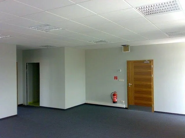 Kancelársky priestor v nízko-podlažnej budove s výťahom na prenájom - 200 m2, Rožňavská ul., fotografia 6