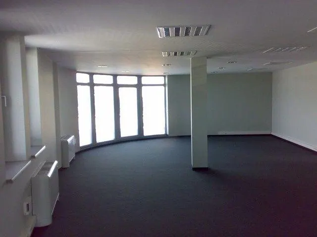 Kancelársky priestor v nízko-podlažnej budove s výťahom na prenájom - 200 m2, Rožňavská ul., fotografia 3