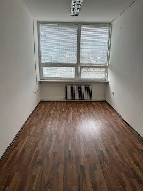 Kancelárske priestory s umývadlom - od 15 m2, Račianska ul.