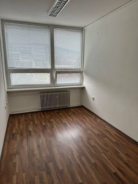 Kancelárske priestory s umývadlom - od 15 m2, Račianska ul., fotografia 2