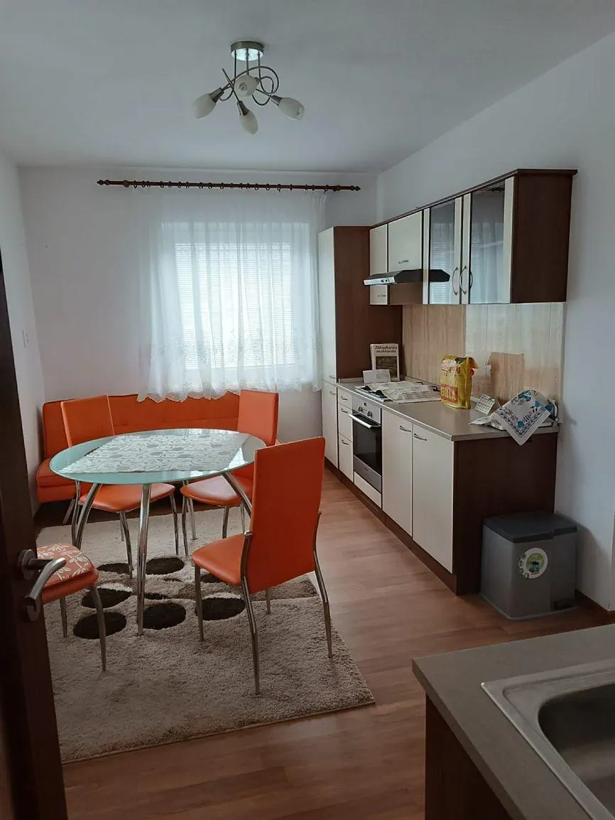 Predaj rodinného domu – Topoľčany Priestranný, útulný a v skvelej lokalite. Miesto, kde sa budete cítiť ako doma od prvého dňa., fotografia 3