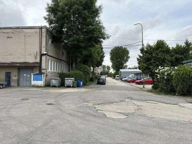 Spevnená plocha v stráženom areáli na prenájom - rôzne výmery, Kopčianska ul., fotografia 4